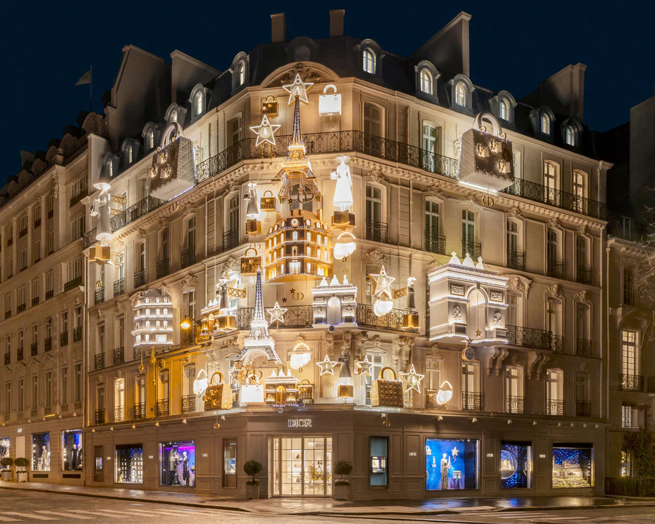 The Magical Lights of 30 Montaigne: Dior's Festive Masterpiece