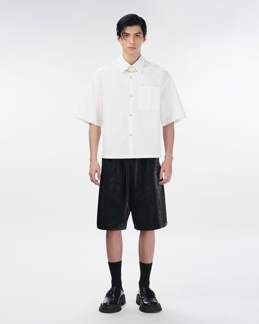 Elegant Boxy Shirt Unisex | White Minimalist Short-Sleeve Streetwear